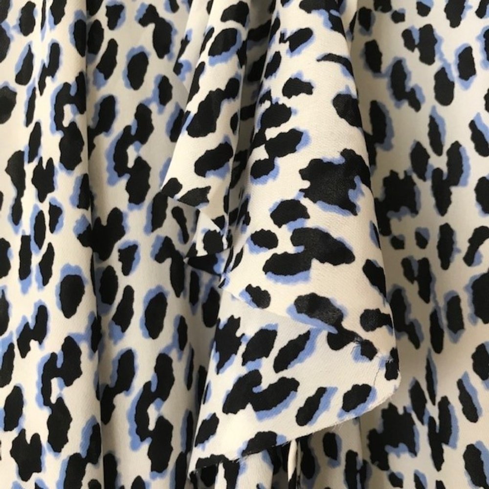 Banana Republic Blue/Black Animal Print Ruffled Front - Size M - Picture 5 of 7